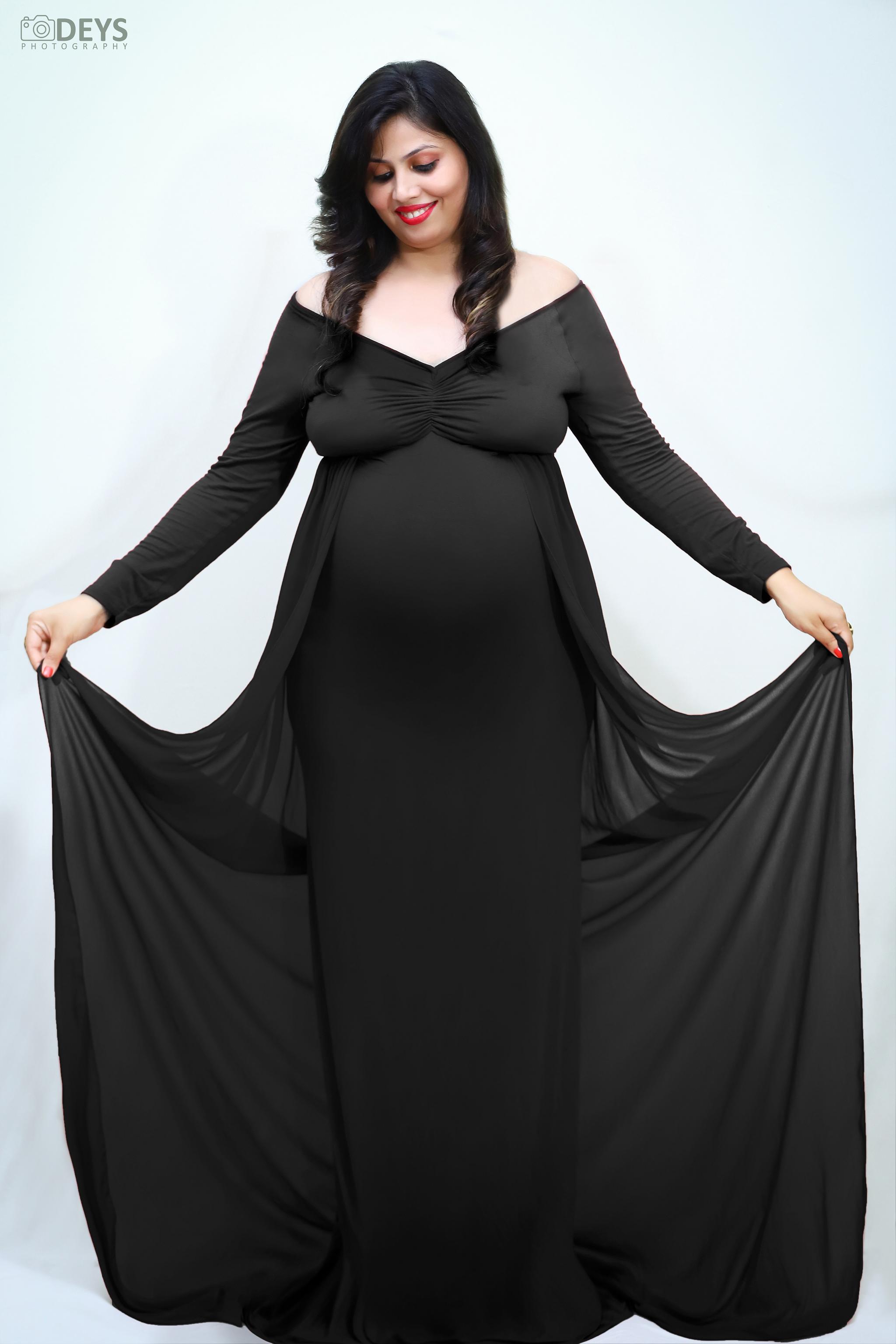 DP014 - Black Full Sleeves Gown