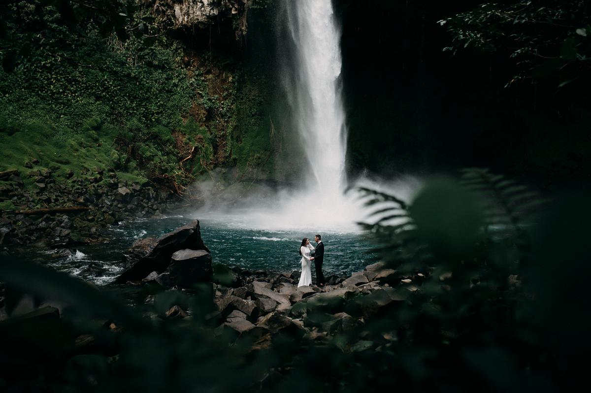 Waterfall Elopement Photographer Costa rica Waterfall Elopement Photographer Costa rica