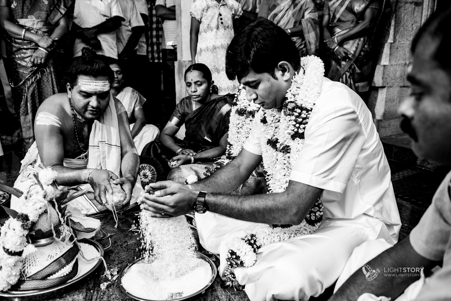 Temple Candid Wedding Photography Coimbatore Temple Candid Wedding Photography Coimbatore