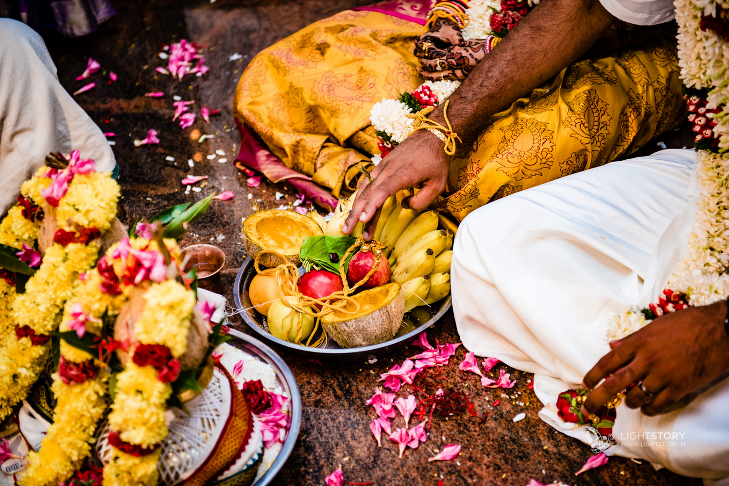 Temple Candid Wedding Photography Coimbatore Temple Candid Wedding Photography Coimbatore