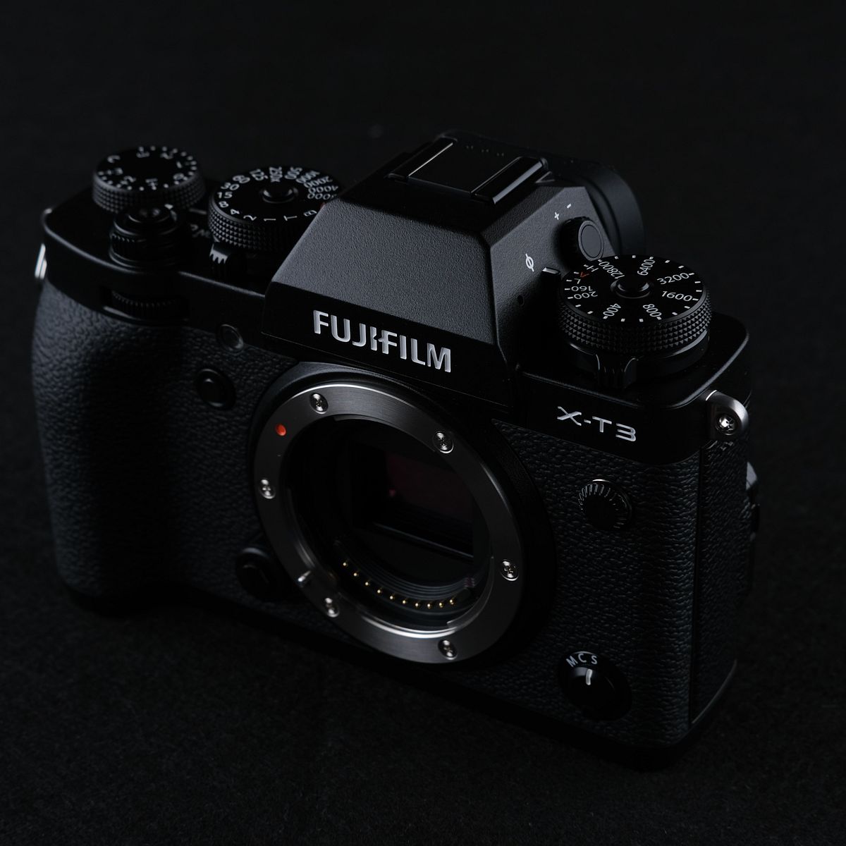 Fujifilm X-T3 body in black