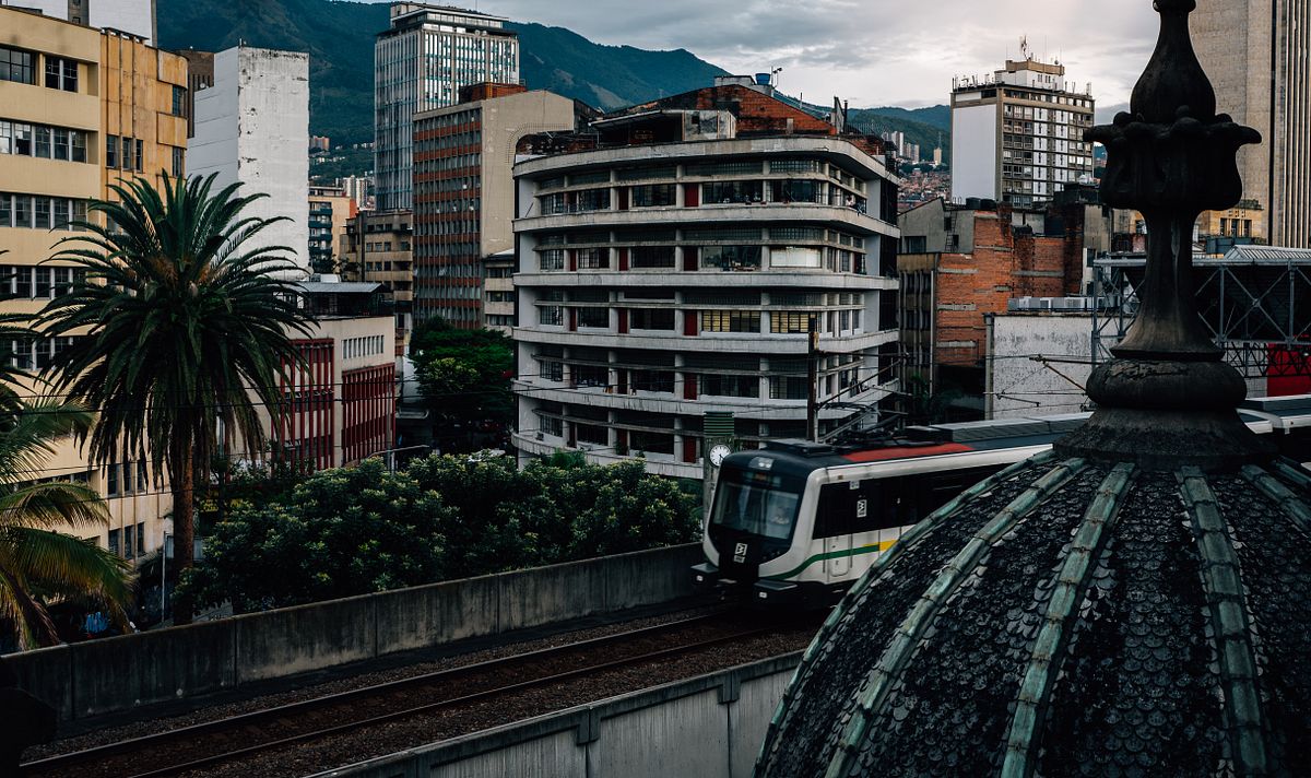 Lucidexplore-Medellin-Colombia-Metro-Fujifilm-xtrans2