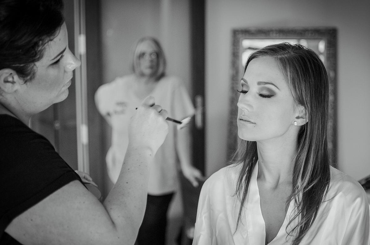 Bride gets ready in Black and White in Kansas City, MO