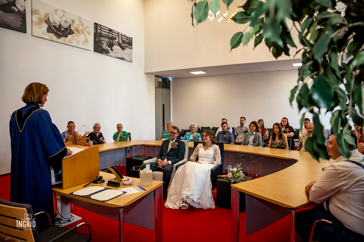 Bruiloft in het gemeentehuis in Vriezenveen, gemeente Twenterand Bruiloft in het gemeentehuis in Vriezenveen, gemeente Twenterand