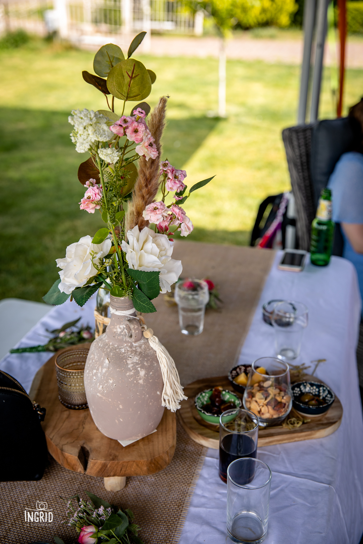 Vaas bloemen als versiering op een bruiloft Vaas bloemen als versiering op een bruiloft
